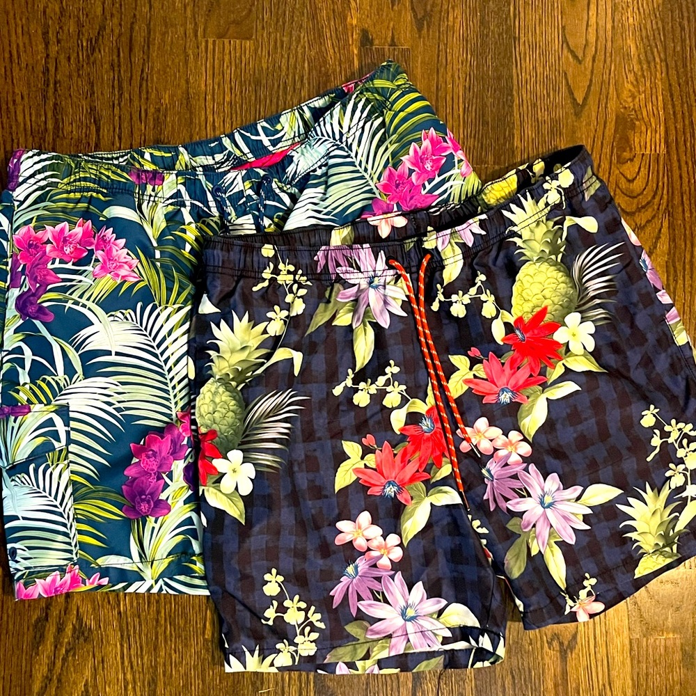 LOT of 2 Tommy Bahama RELAX Men’s SZ LG like new Hawaiian Print Swim shorts